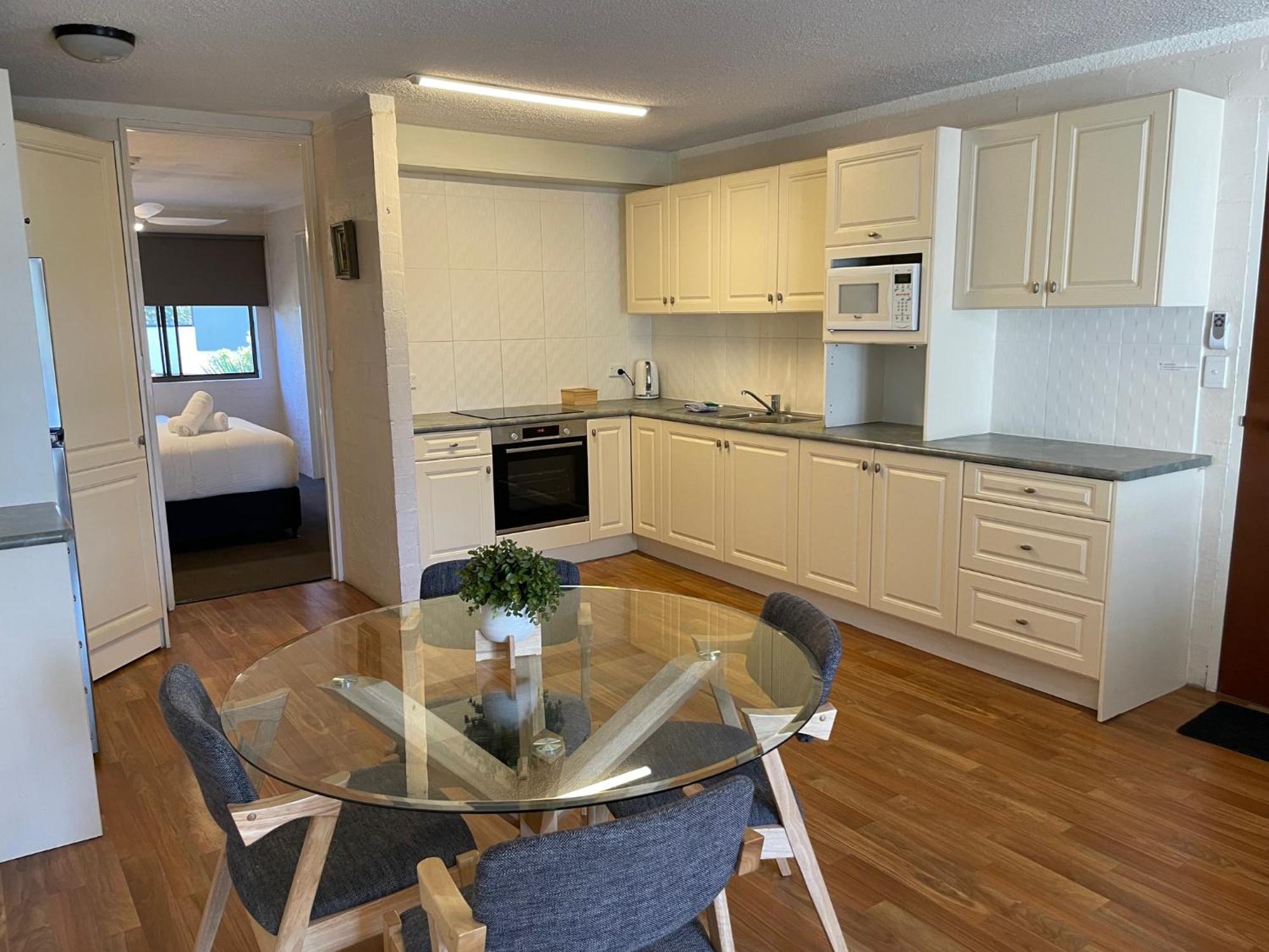 Burleigh Palms Holiday Apartments Guldkusten Exteriör bild