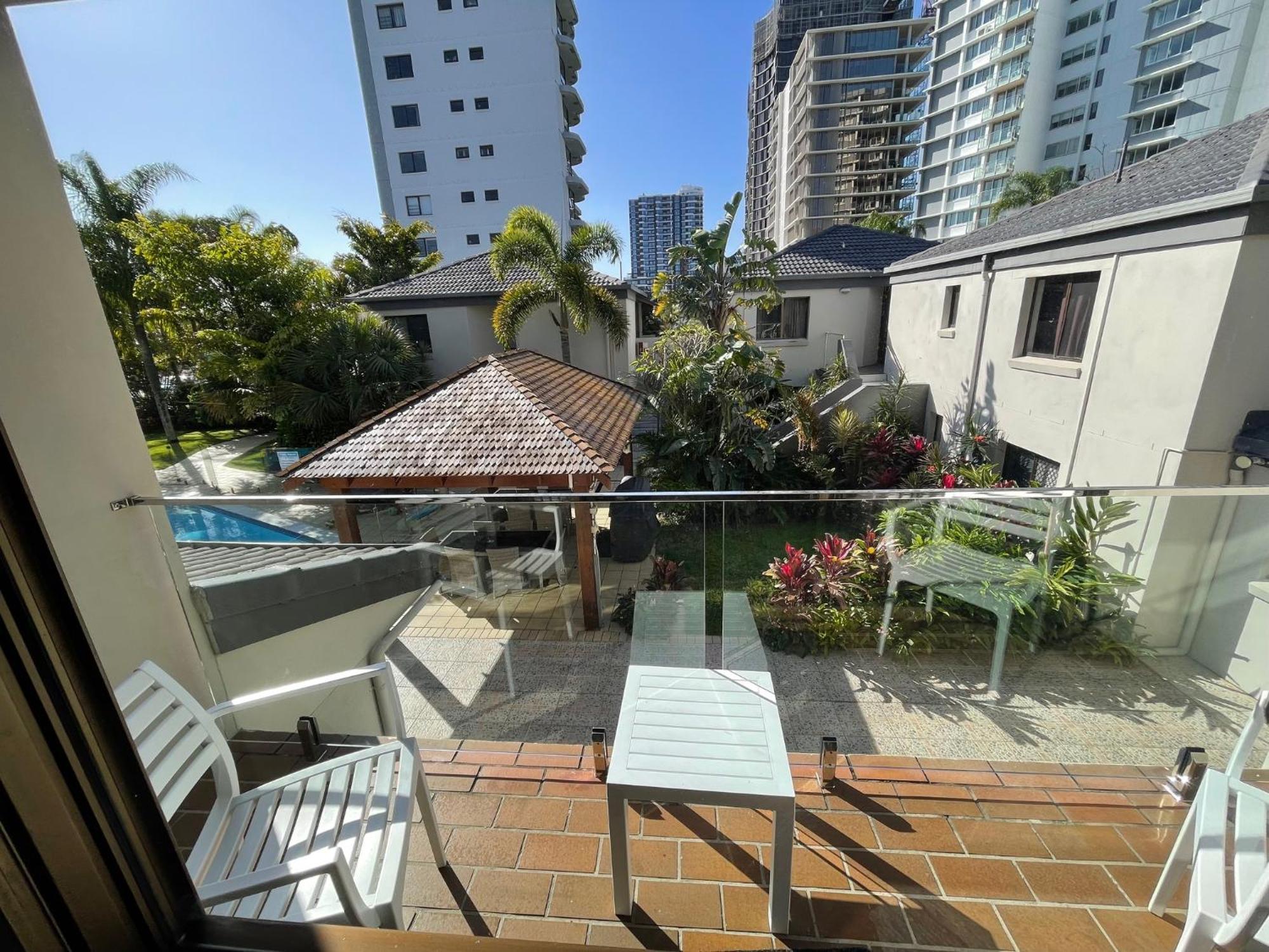 Burleigh Palms Holiday Apartments Guldkusten Exteriör bild