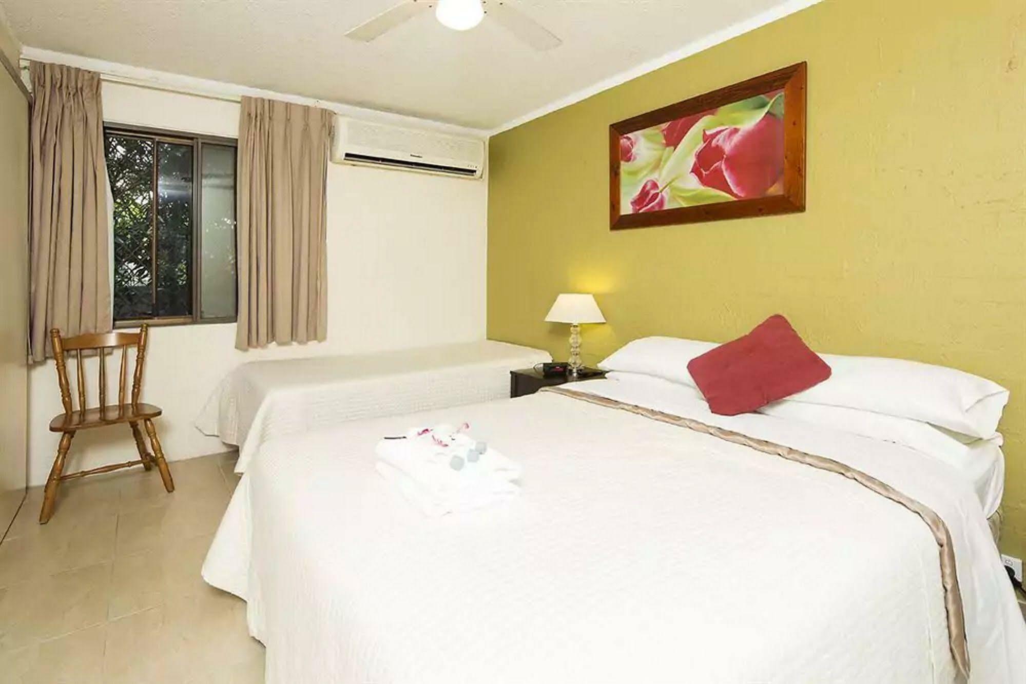 Burleigh Palms Holiday Apartments Guldkusten Exteriör bild